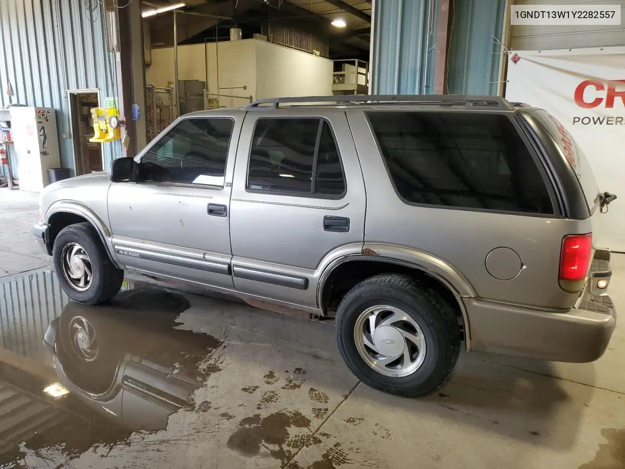 2000 Chevrolet Blazer VIN: 1GNDT13W1Y2282557 Lot: 55560775