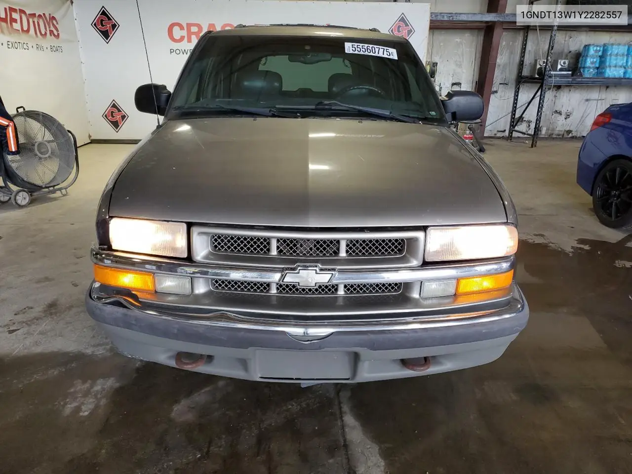 2000 Chevrolet Blazer VIN: 1GNDT13W1Y2282557 Lot: 55560775