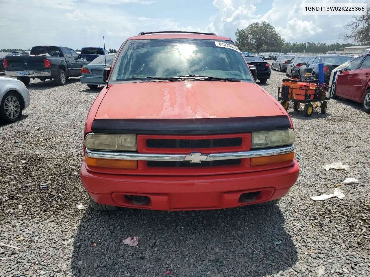 2002 Chevrolet Blazer VIN: 1GNDT13W02K228366 Lot: 64025825