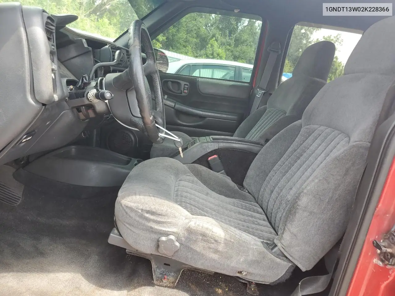2002 Chevrolet Blazer VIN: 1GNDT13W02K228366 Lot: 64025825