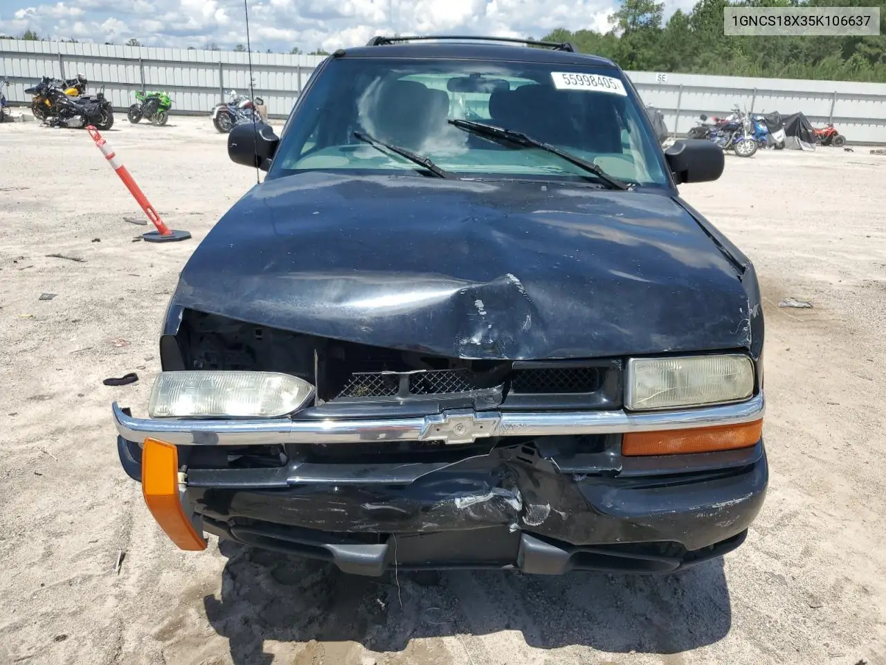 2005 Chevrolet Blazer VIN: 1GNCS18X35K106637 Lot: 55998405