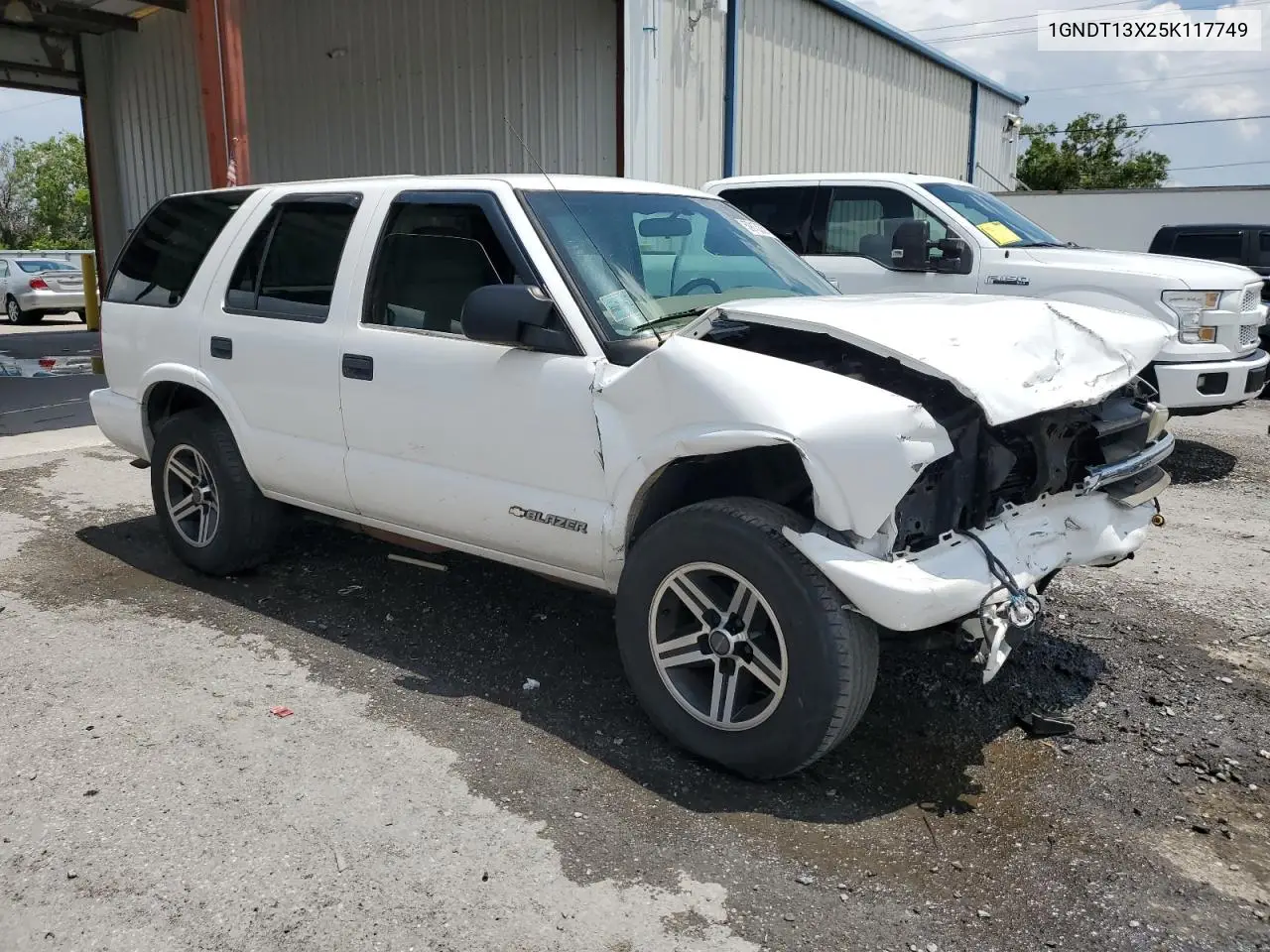 2005 Chevrolet Blazer VIN: 1GNDT13X25K117749 Lot: 59133375