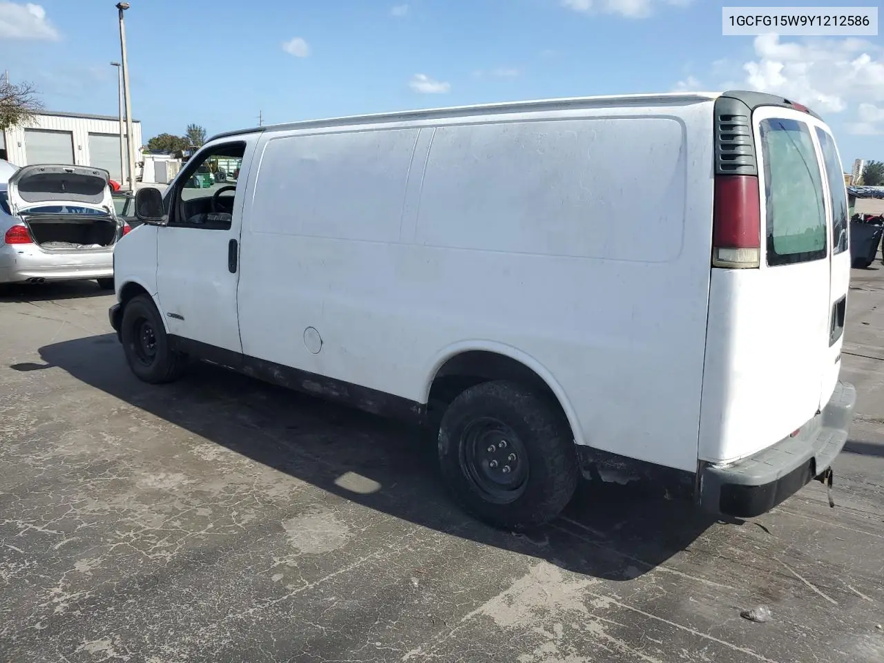 2000 Chevrolet Express G1500 VIN: 1GCFG15W9Y1212586 Lot: 51750725