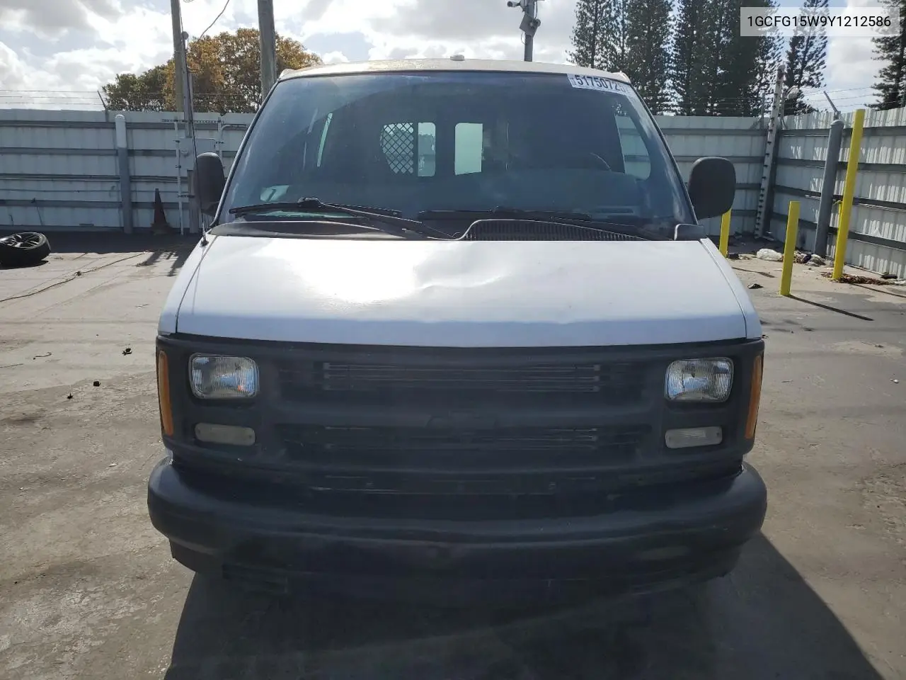 2000 Chevrolet Express G1500 VIN: 1GCFG15W9Y1212586 Lot: 51750725