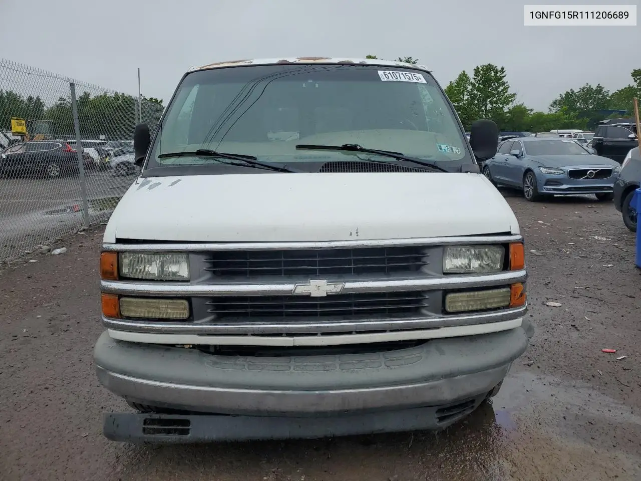 2001 Chevrolet Express G1500 VIN: 1GNFG15R111206689 Lot: 61071575