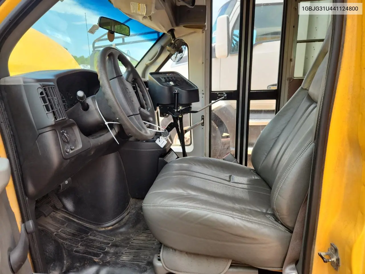 2004 Chevrolet Express G3500 VIN: 1GBJG31U441124800 Lot: 62553055