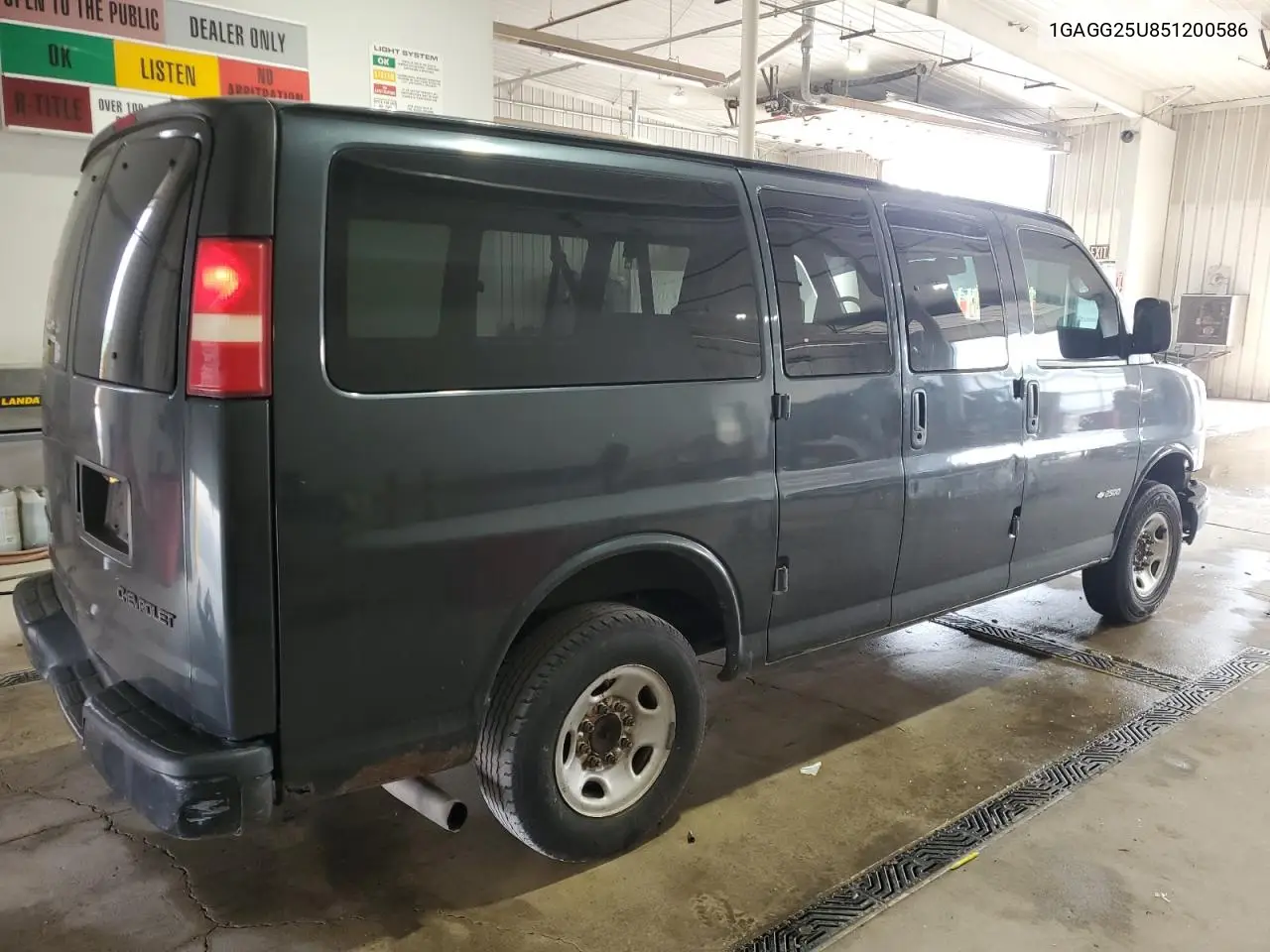 2005 Chevrolet Express G2500 VIN: 1GAGG25U851200586 Lot: 62779785