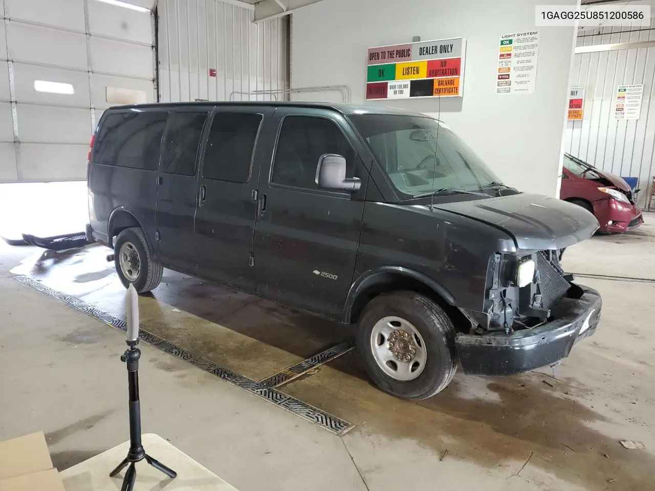 2005 Chevrolet Express G2500 VIN: 1GAGG25U851200586 Lot: 62779785