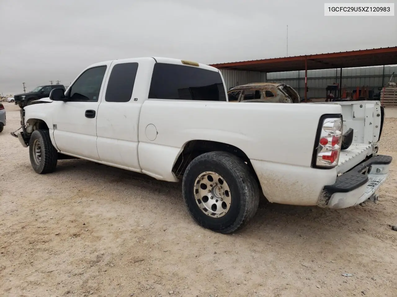 1999 Chevrolet Silverado C2500 VIN: 1GCFC29U5XZ120983 Lot: 50229435