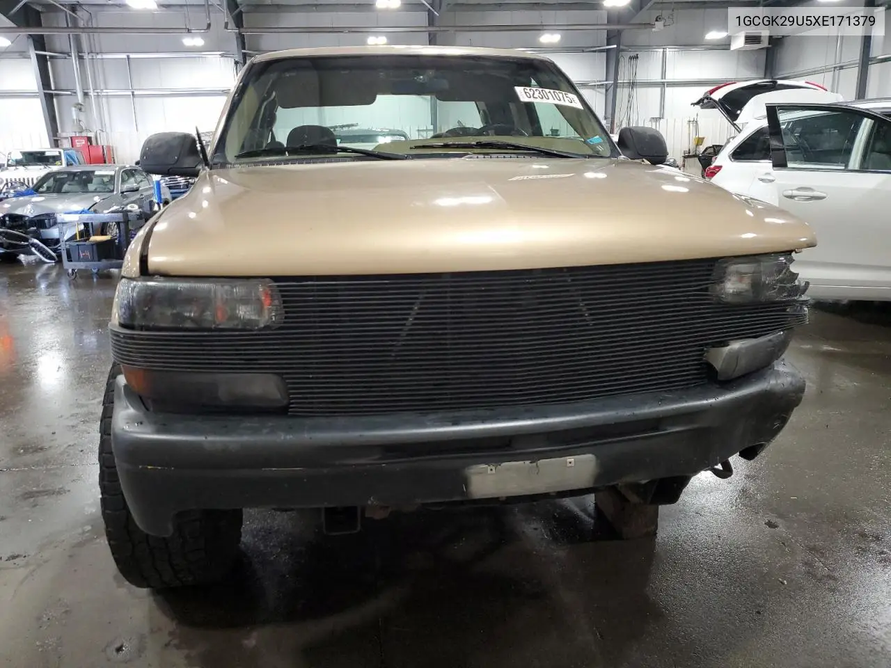 1999 Chevrolet Silverado K2500 VIN: 1GCGK29U5XE171379 Lot: 62301075