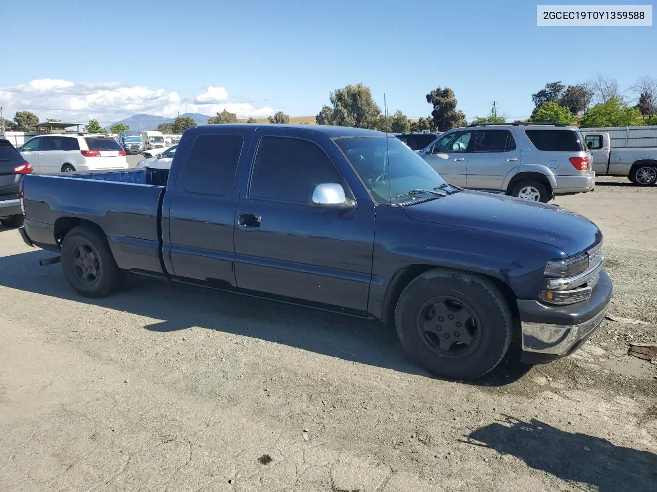 2000 Chevrolet Silverado C1500 VIN: 2GCEC19T0Y1359588 Lot: 56645235