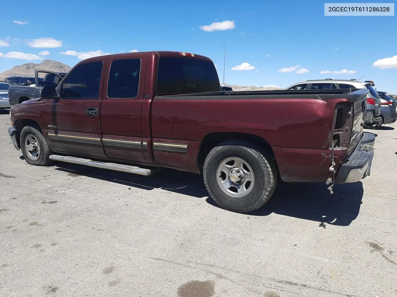 2001 Chevrolet Silverado C1500 VIN: 2GCEC19T611286328 Lot: 57129075