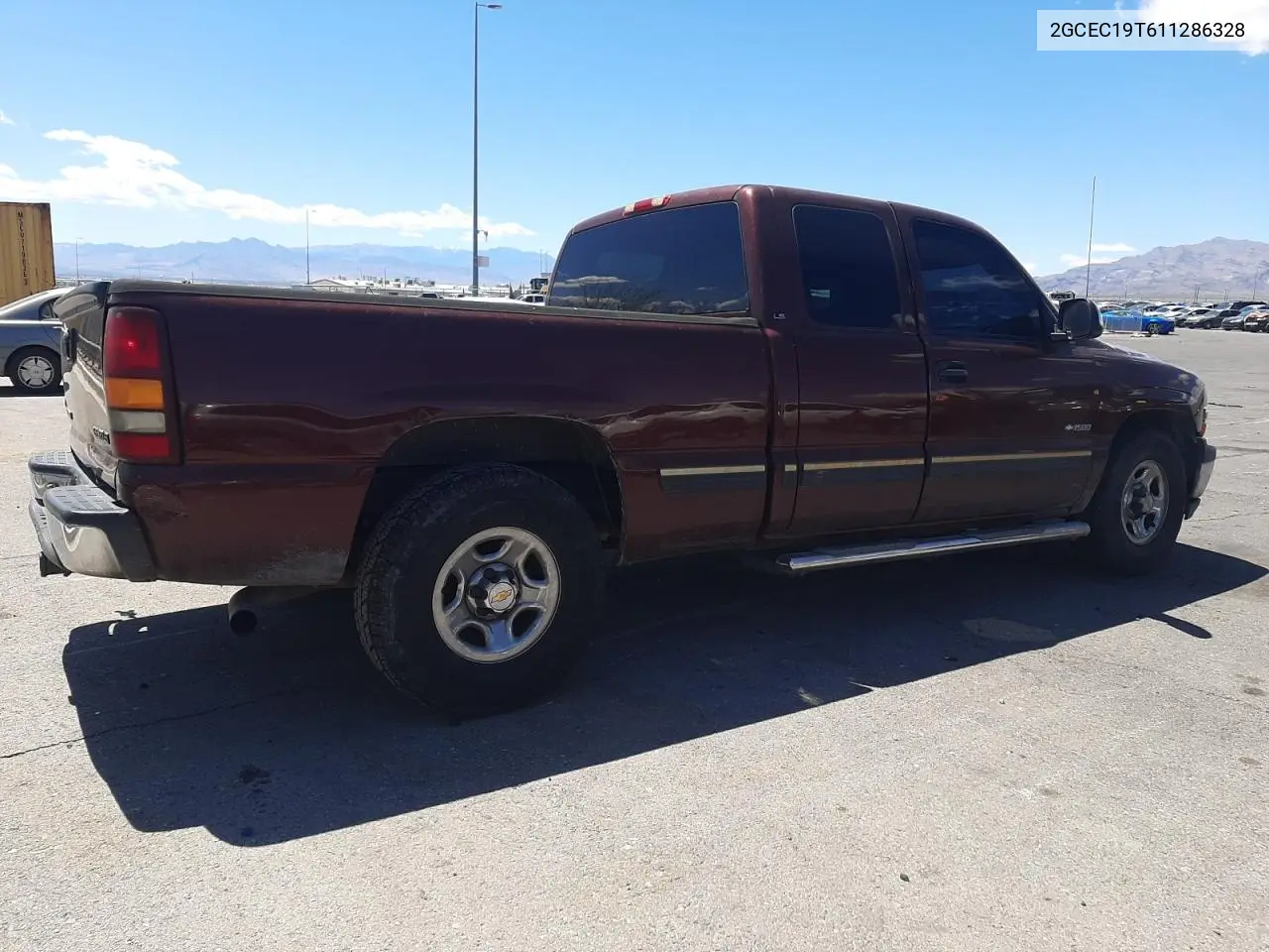 2001 Chevrolet Silverado C1500 VIN: 2GCEC19T611286328 Lot: 57129075