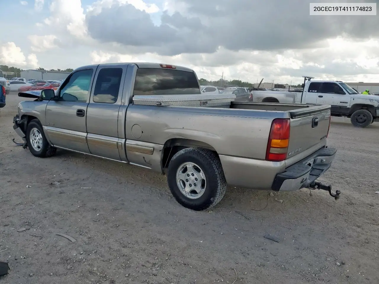 2001 Chevrolet Silverado C1500 VIN: 2GCEC19T411174823 Lot: 62458345