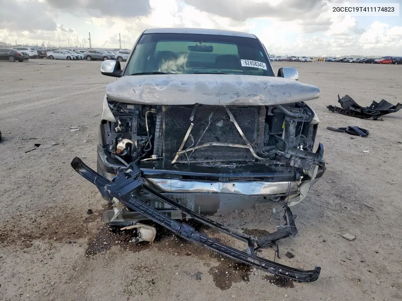 2001 Chevrolet Silverado C1500 VIN: 2GCEC19T411174823 Lot: 62458345