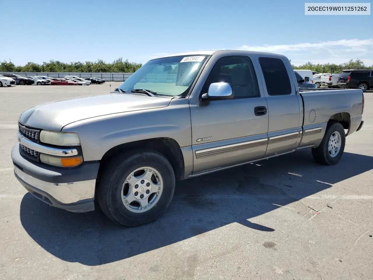 2001 Chevrolet Silverado C1500 VIN: 2GCEC19W011251262 Lot: 65724445