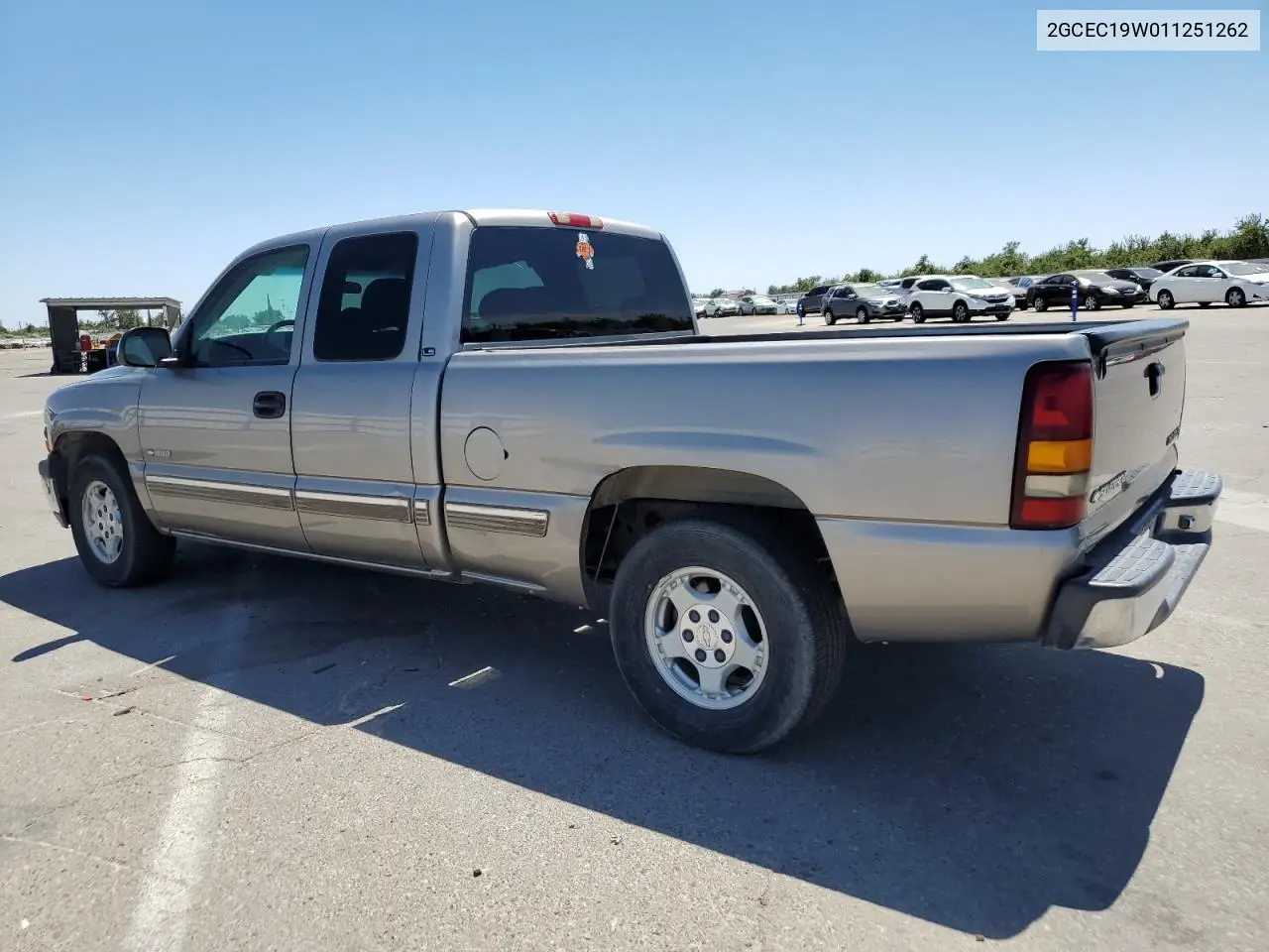 2001 Chevrolet Silverado C1500 VIN: 2GCEC19W011251262 Lot: 65724445