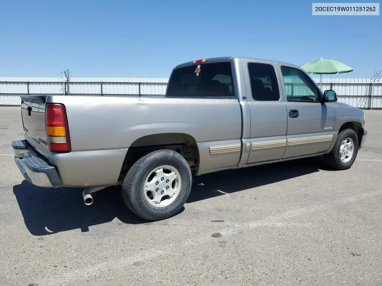 2001 Chevrolet Silverado C1500 VIN: 2GCEC19W011251262 Lot: 65724445
