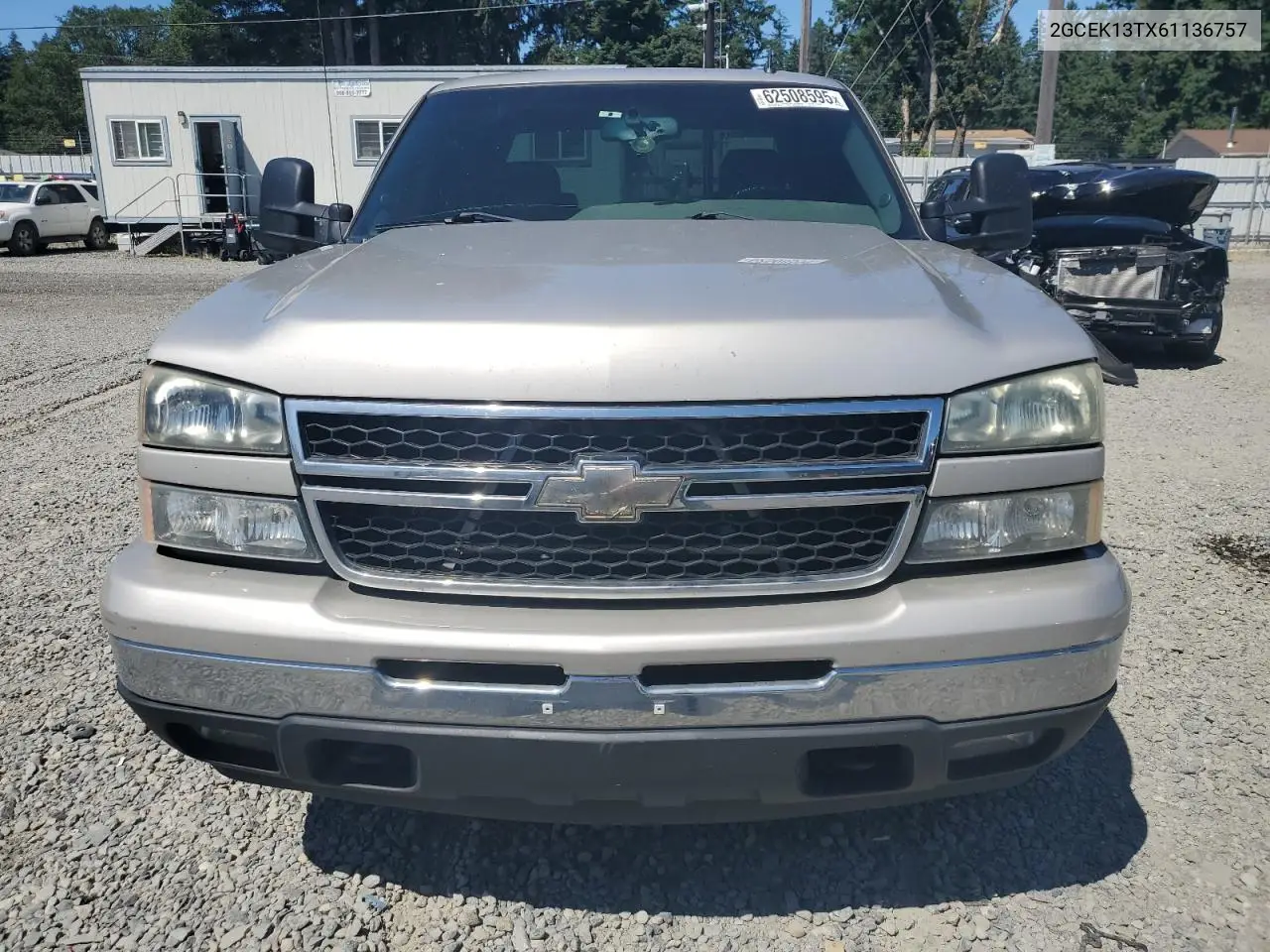 2006 Chevrolet Silverado K1500 VIN: 2GCEK13TX61136757 Lot: 62508595