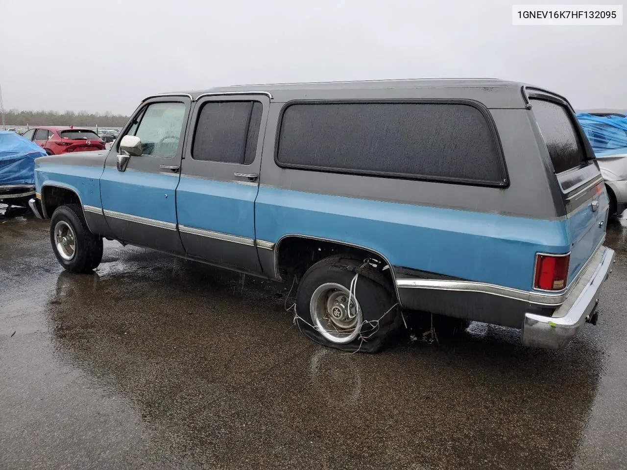 1987 Chevrolet Suburban V10 VIN: 1GNEV16K7HF132095 Lot: 81481114
