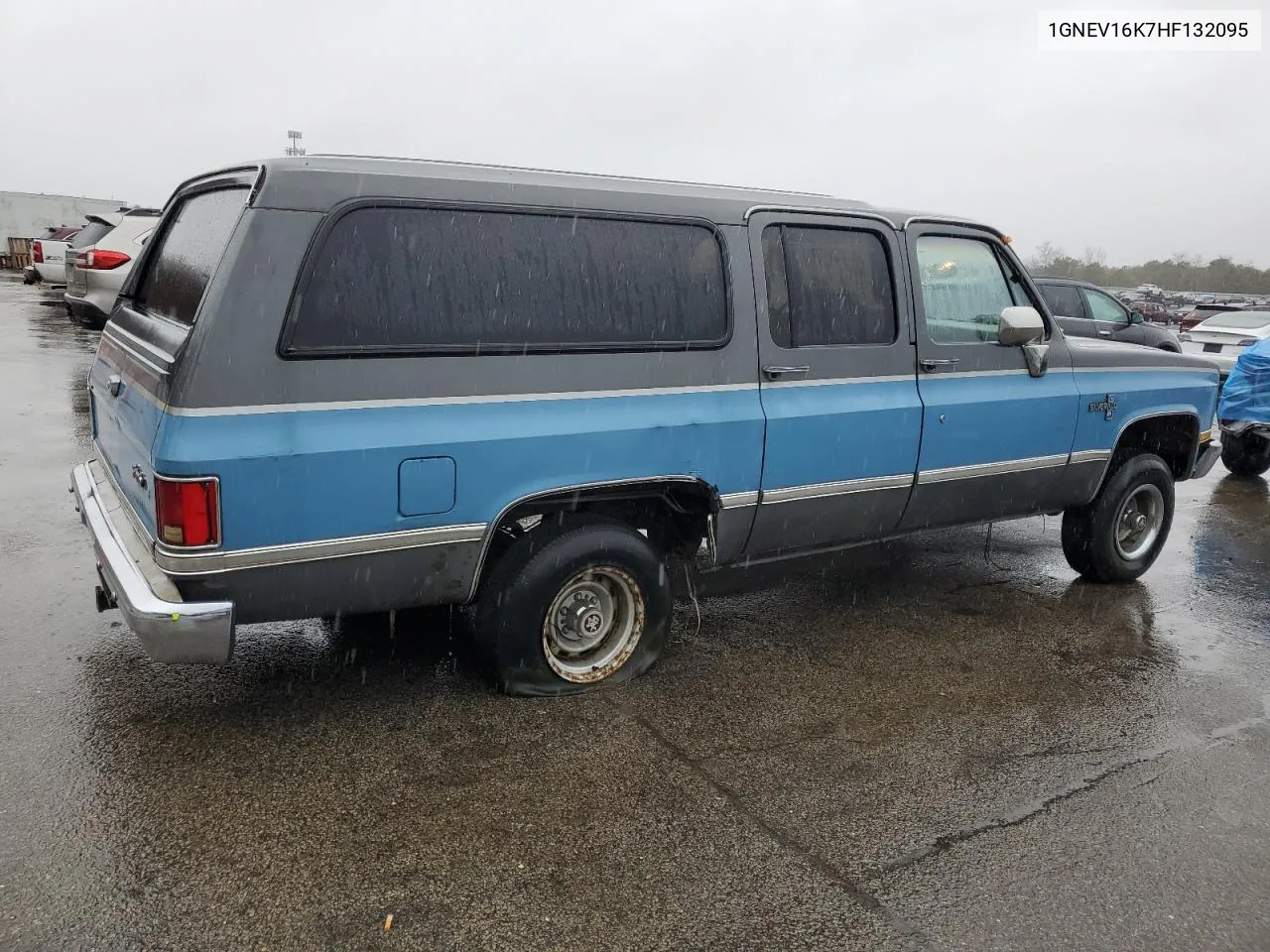 1987 Chevrolet Suburban V10 VIN: 1GNEV16K7HF132095 Lot: 81481114