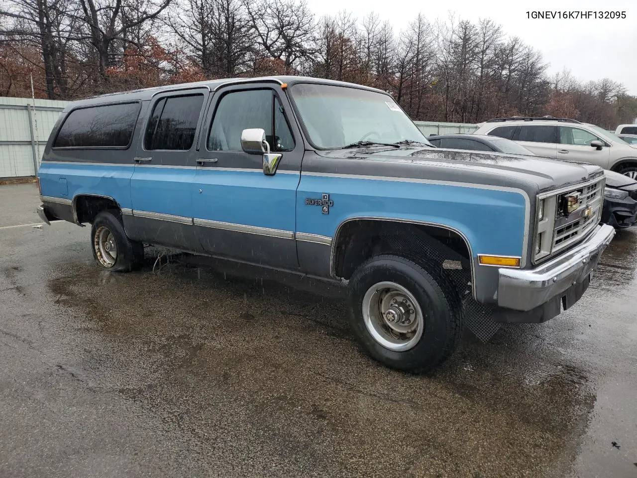 1987 Chevrolet Suburban V10 VIN: 1GNEV16K7HF132095 Lot: 81481114