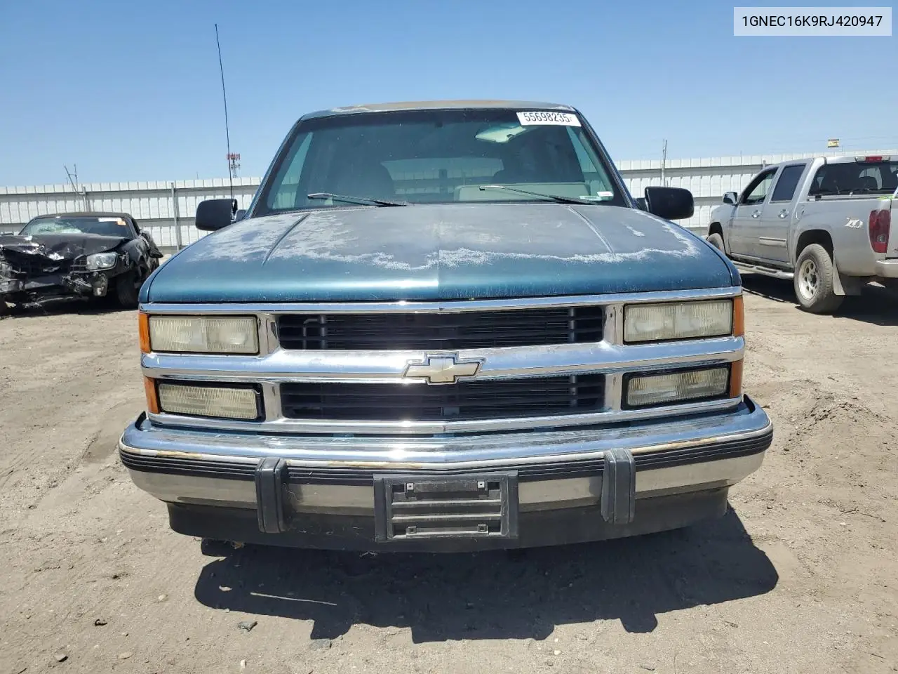 1994 Chevrolet Suburban C1500 VIN: 1GNEC16K9RJ420947 Lot: 55698235
