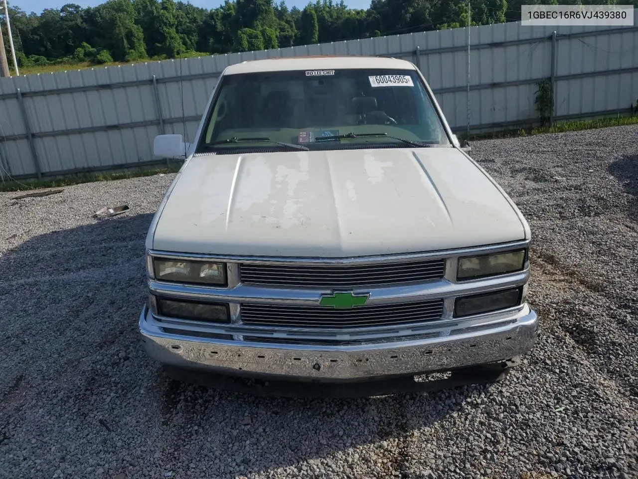 1997 Chevrolet Suburban C1500 VIN: 1GBEC16R6VJ439380 Lot: 60043905