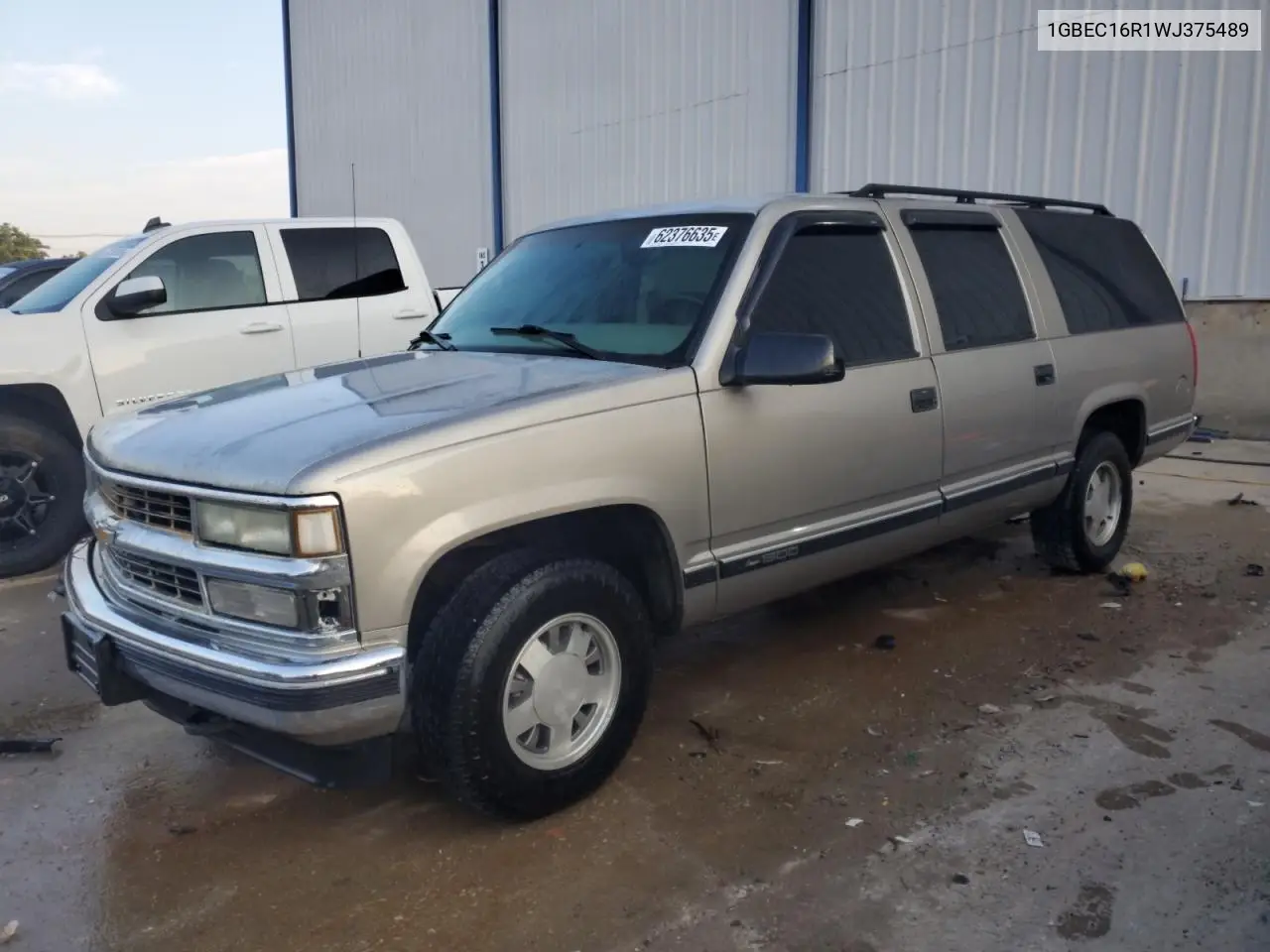 1998 Chevrolet Suburban C1500 VIN: 1GBEC16R1WJ375489 Lot: 62376635