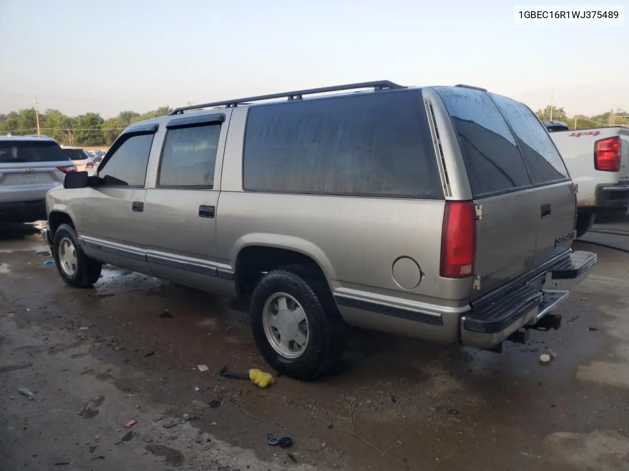 1998 Chevrolet Suburban C1500 VIN: 1GBEC16R1WJ375489 Lot: 62376635
