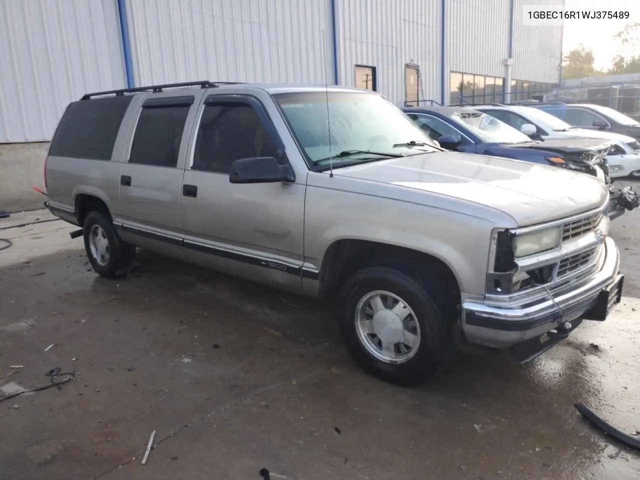 1998 Chevrolet Suburban C1500 VIN: 1GBEC16R1WJ375489 Lot: 62376635