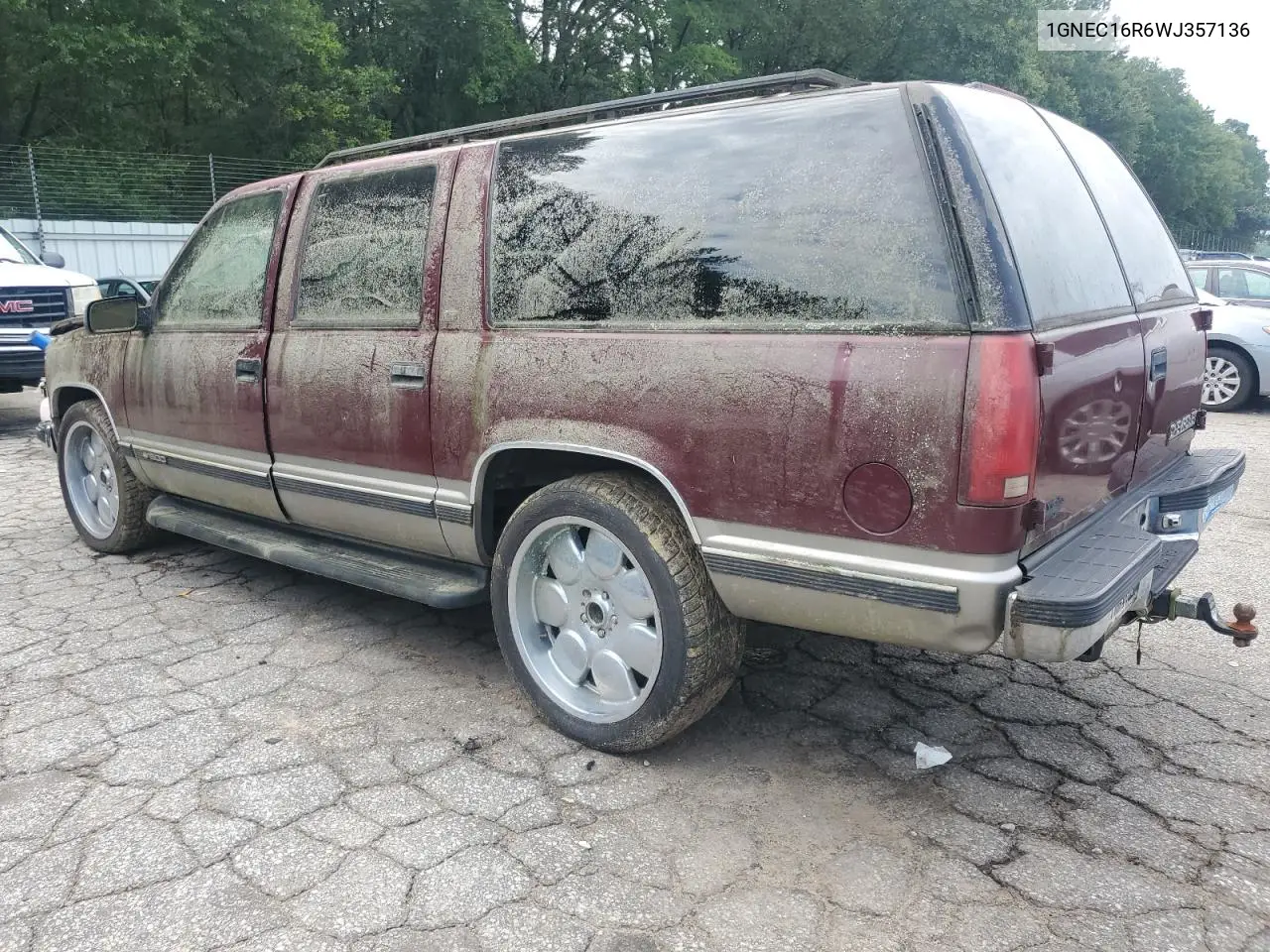 1998 Chevrolet Suburban C1500 VIN: 1GNEC16R6WJ357136 Lot: 62788285