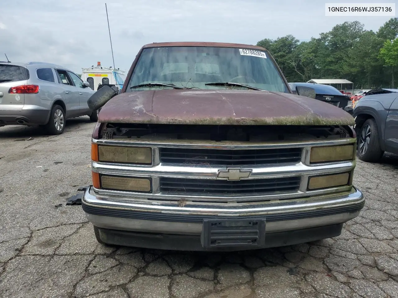 1998 Chevrolet Suburban C1500 VIN: 1GNEC16R6WJ357136 Lot: 62788285