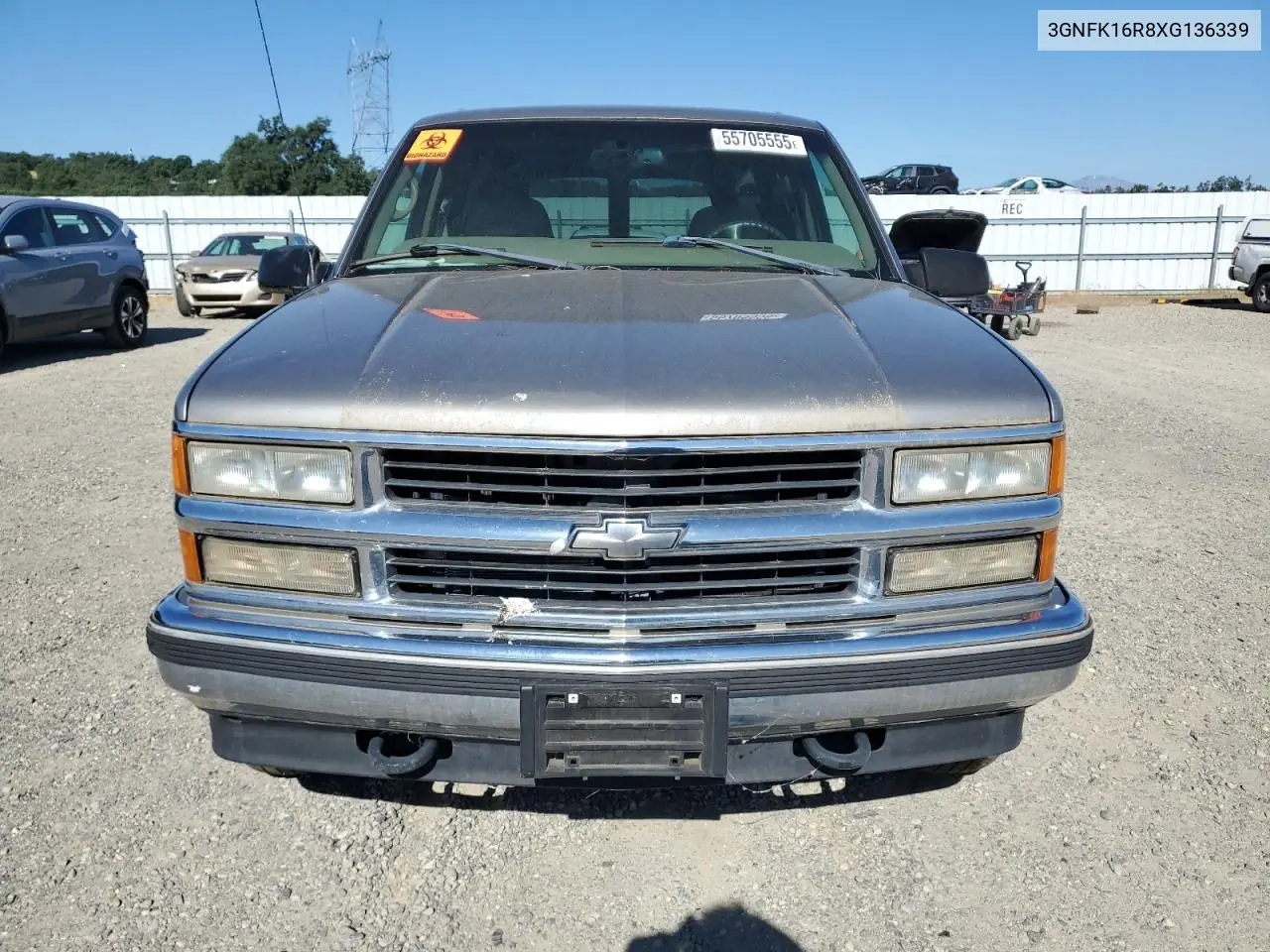 1999 Chevrolet Suburban K1500 VIN: 3GNFK16R8XG136339 Lot: 55705555