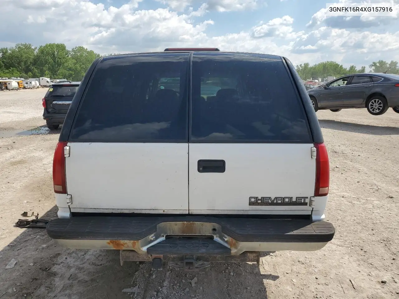 1999 Chevrolet Suburban K1500 VIN: 3GNFK16R4XG157916 Lot: 56117335