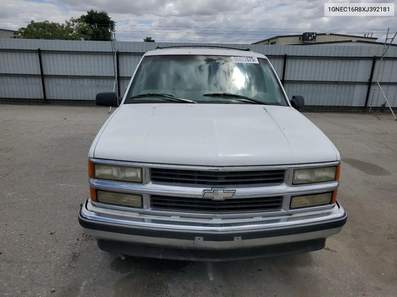 1999 Chevrolet Suburban C1500 VIN: 1GNEC16R8XJ392181 Lot: 56622675