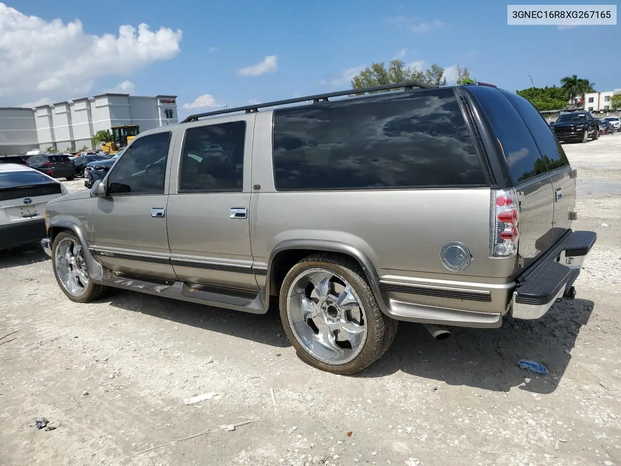 1999 Chevrolet Suburban C1500 VIN: 3GNEC16R8XG267165 Lot: 57030855