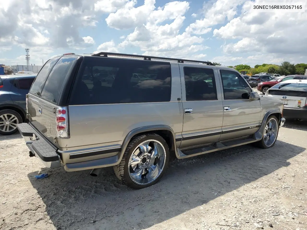 1999 Chevrolet Suburban C1500 VIN: 3GNEC16R8XG267165 Lot: 57030855
