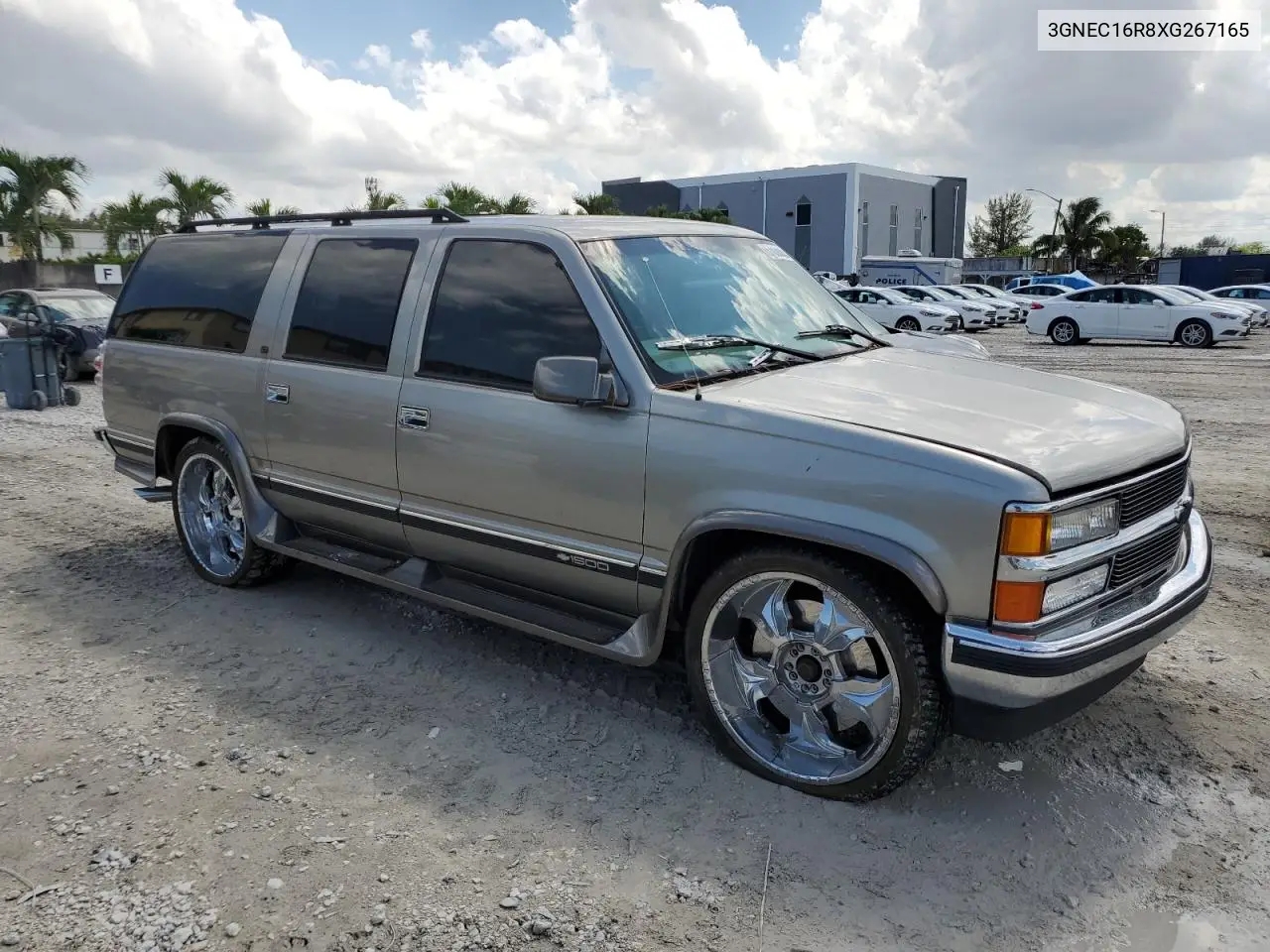 1999 Chevrolet Suburban C1500 VIN: 3GNEC16R8XG267165 Lot: 57030855