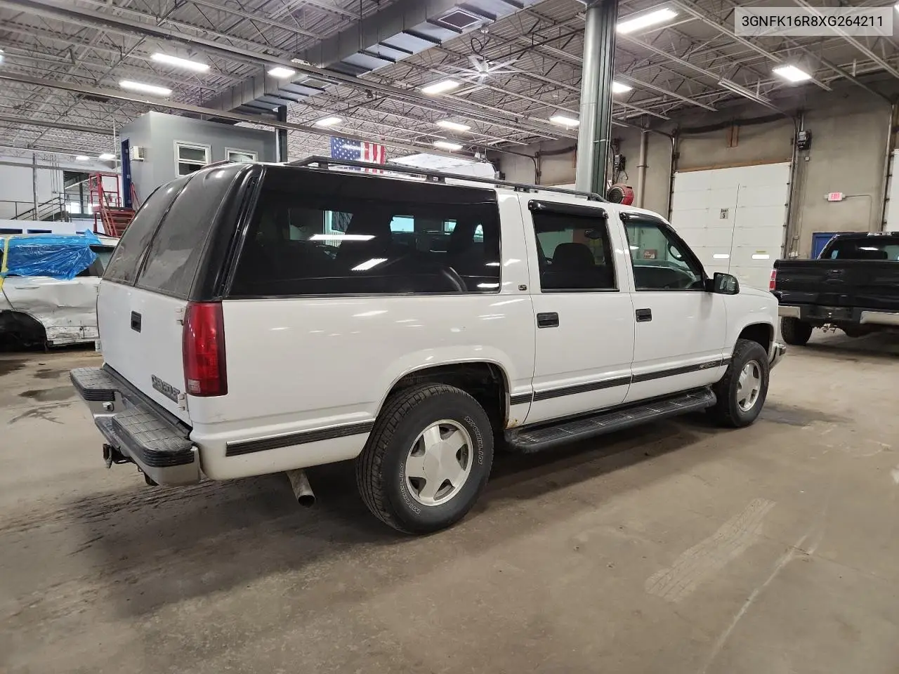 1999 Chevrolet Suburban K1500 VIN: 3GNFK16R8XG264211 Lot: 60705535