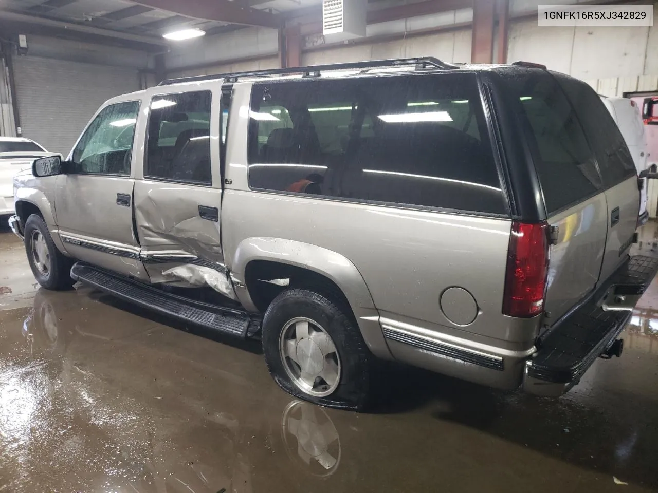 1999 Chevrolet Suburban K1500 VIN: 1GNFK16R5XJ342829 Lot: 81131284