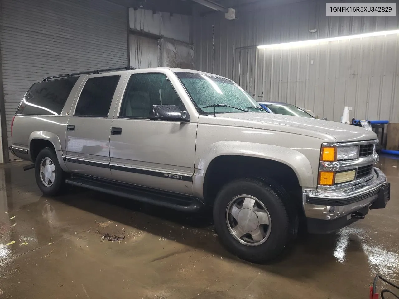 1999 Chevrolet Suburban K1500 VIN: 1GNFK16R5XJ342829 Lot: 81131284