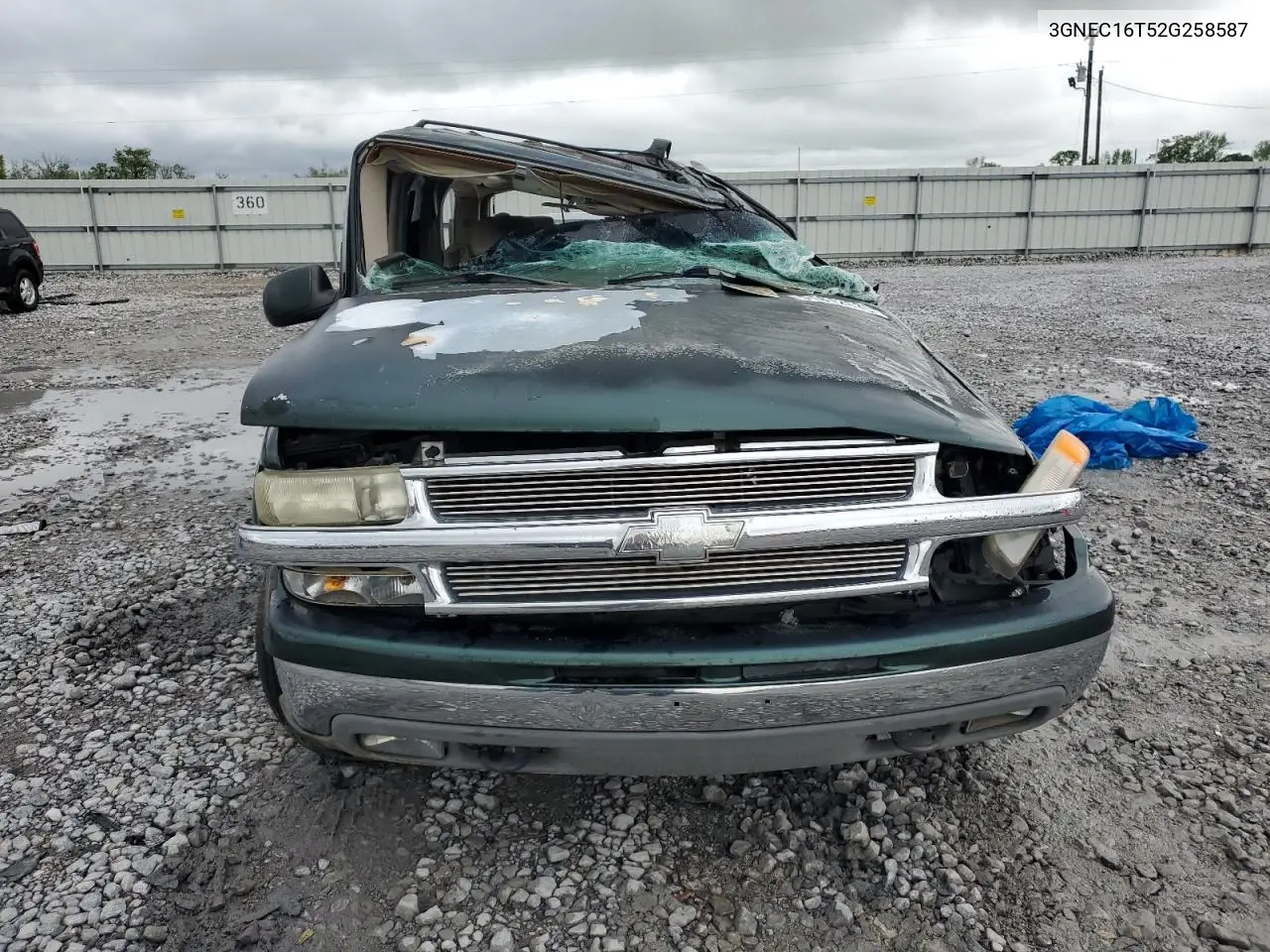 2002 Chevrolet Suburban C1500 VIN: 3GNEC16T52G258587 Lot: 51812635