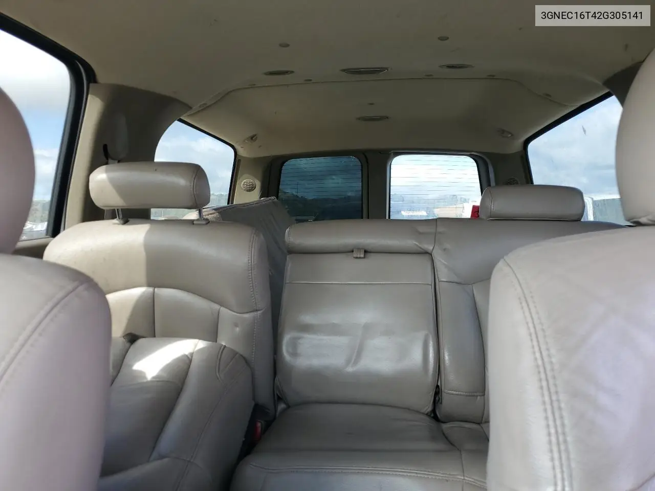 2002 Chevrolet Suburban C1500 VIN: 3GNEC16T42G305141 Lot: 56426805