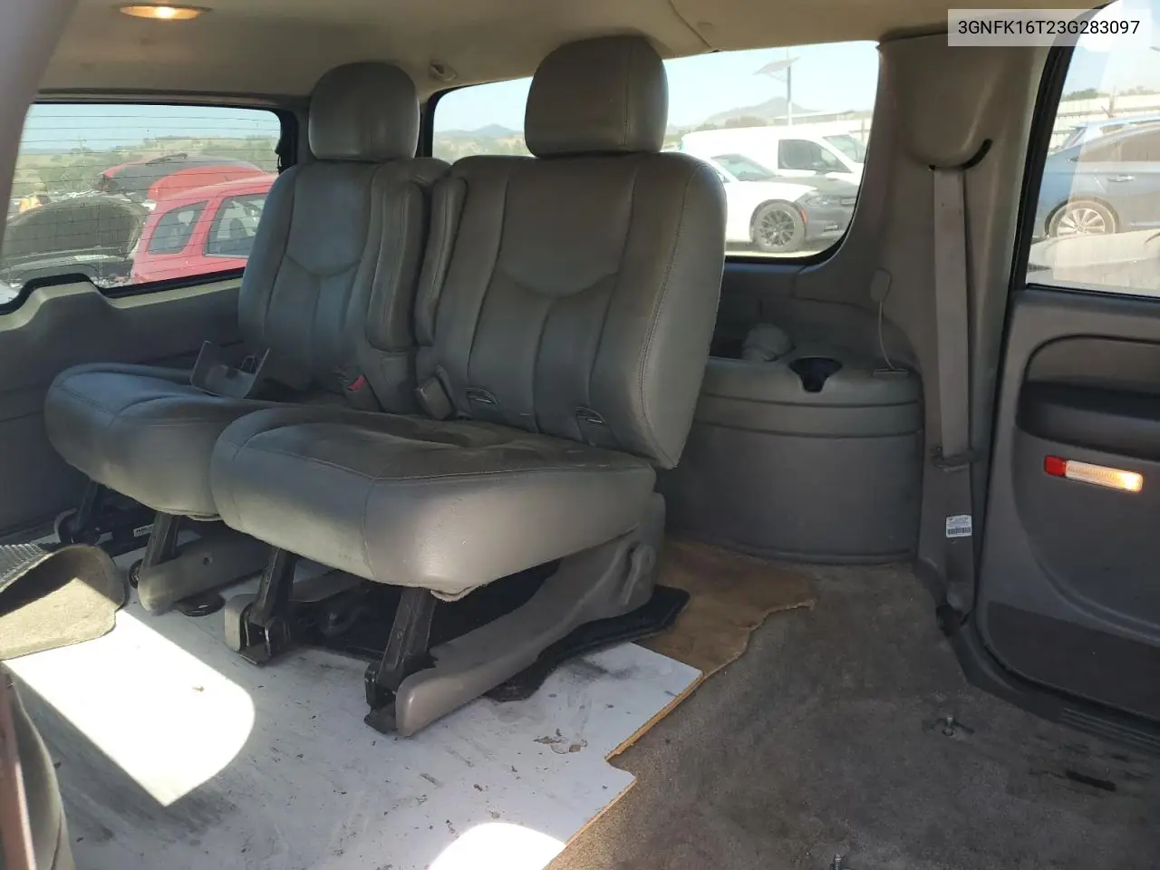 2003 Chevrolet Suburban K1500 VIN: 3GNFK16T23G283097 Lot: 56350245