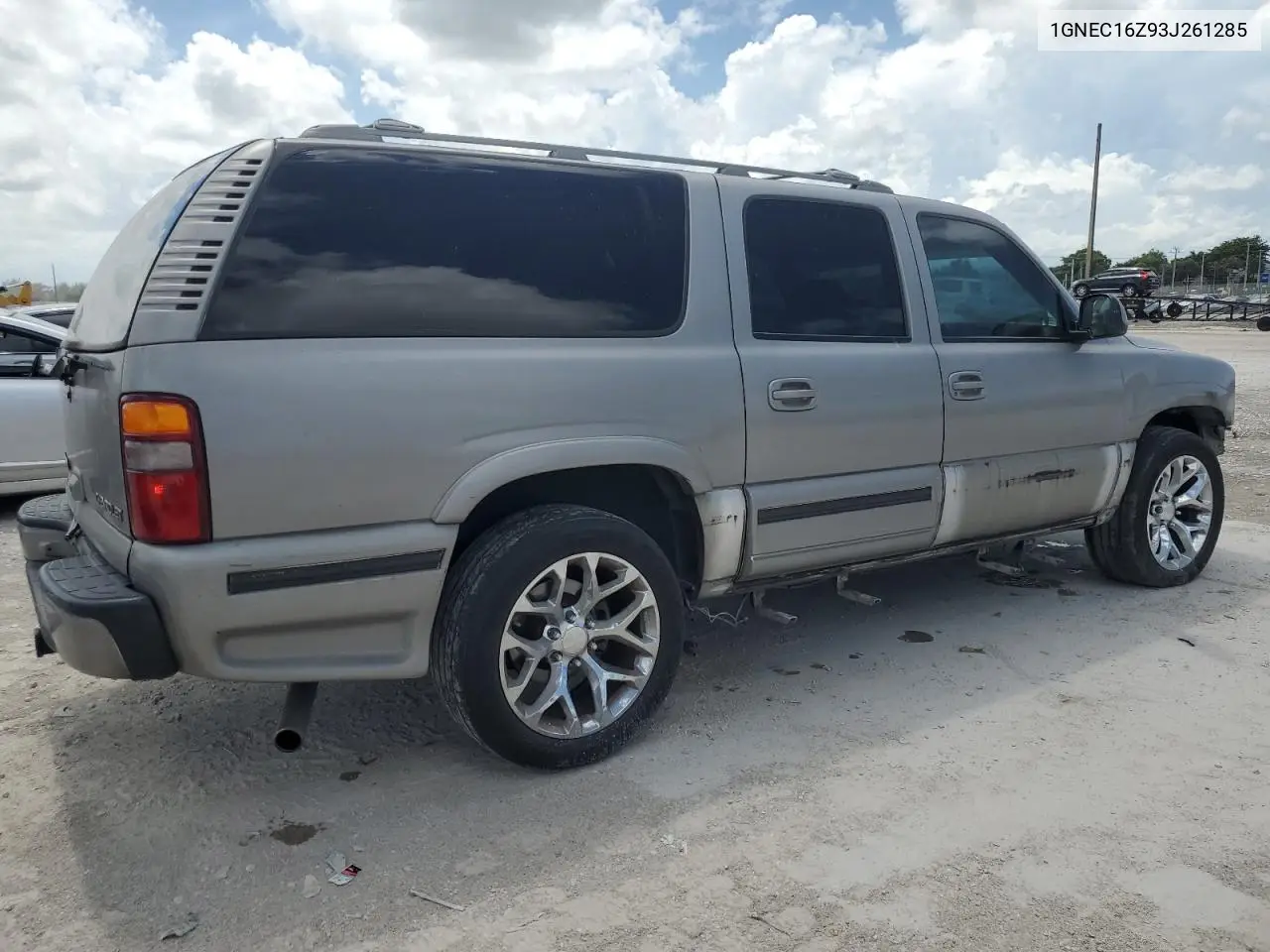 2003 Chevrolet Suburban C1500 VIN: 1GNEC16Z93J261285 Lot: 61180305