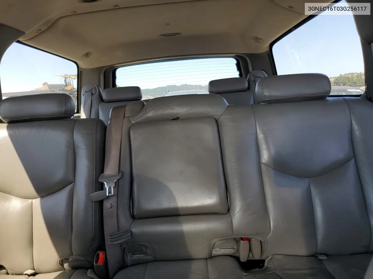 2003 Chevrolet Suburban C1500 VIN: 3GNEC16T03G256117 Lot: 62391405