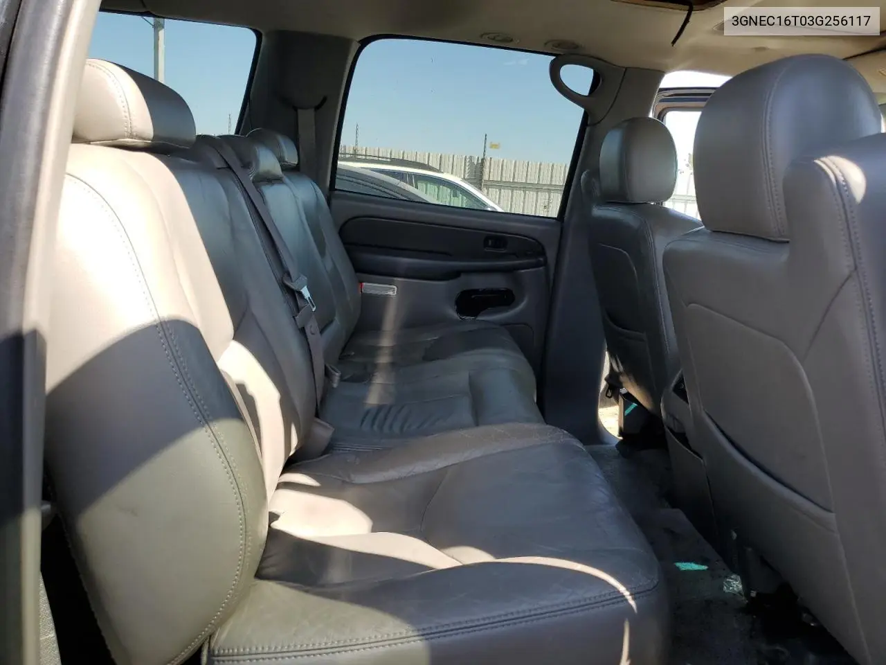 2003 Chevrolet Suburban C1500 VIN: 3GNEC16T03G256117 Lot: 62391405