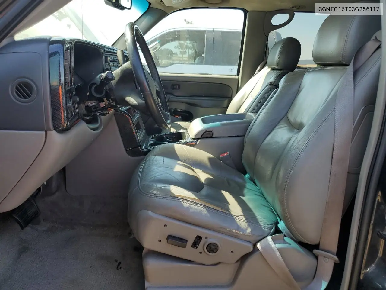2003 Chevrolet Suburban C1500 VIN: 3GNEC16T03G256117 Lot: 62391405