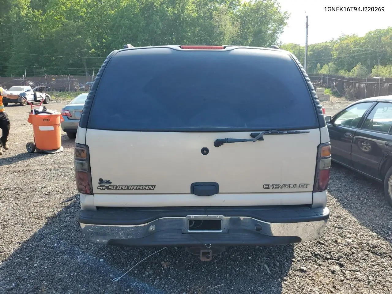 2004 Chevrolet Suburban K1500 VIN: 1GNFK16T94J220269 Lot: 55427185